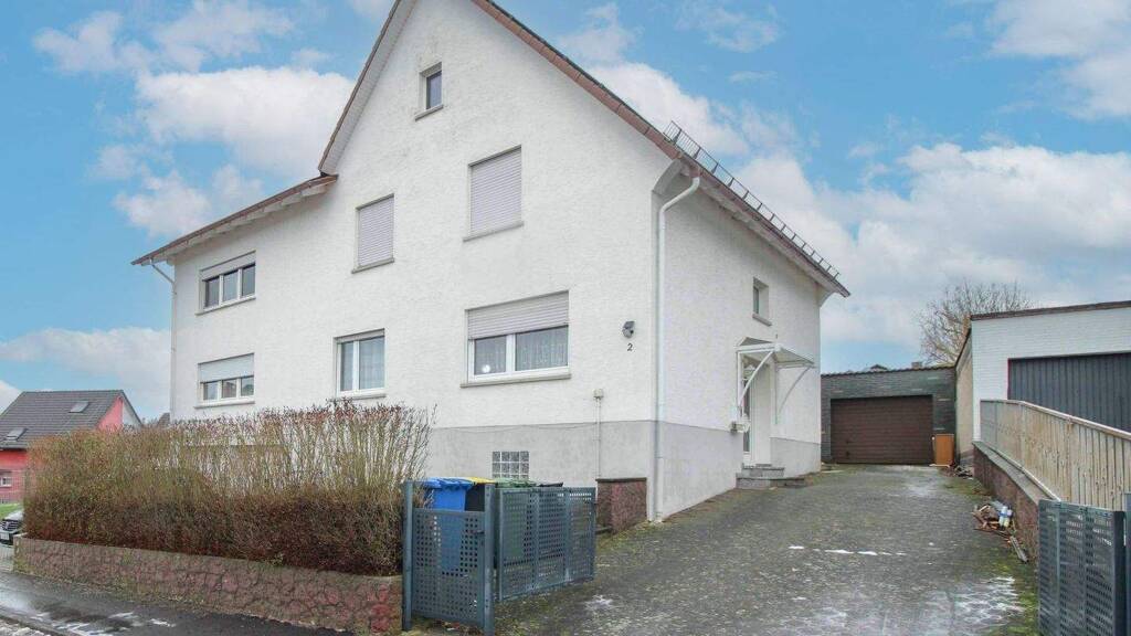 Mehrfamilienhaus zum Kauf als Kapitalanlage geeignet 449.000 € 9 Zimmer 240 m² 625 m² Grundstück Treis Staufenberg 35460