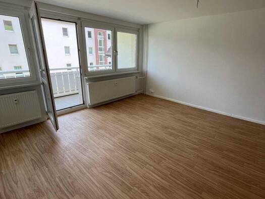 Wohnung zur Miete 375 € 3 Zimmer 70 m² 1. Geschoss frei ab sofort Hof Naundorf 04769