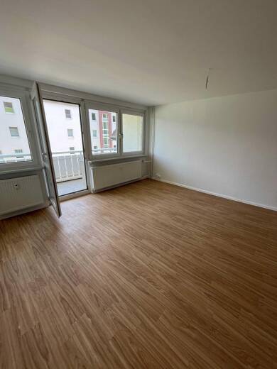Wohnung zur Miete 375 € 3 Zimmer 70 m² 1. Geschoss frei ab sofort Hof Naundorf 04769