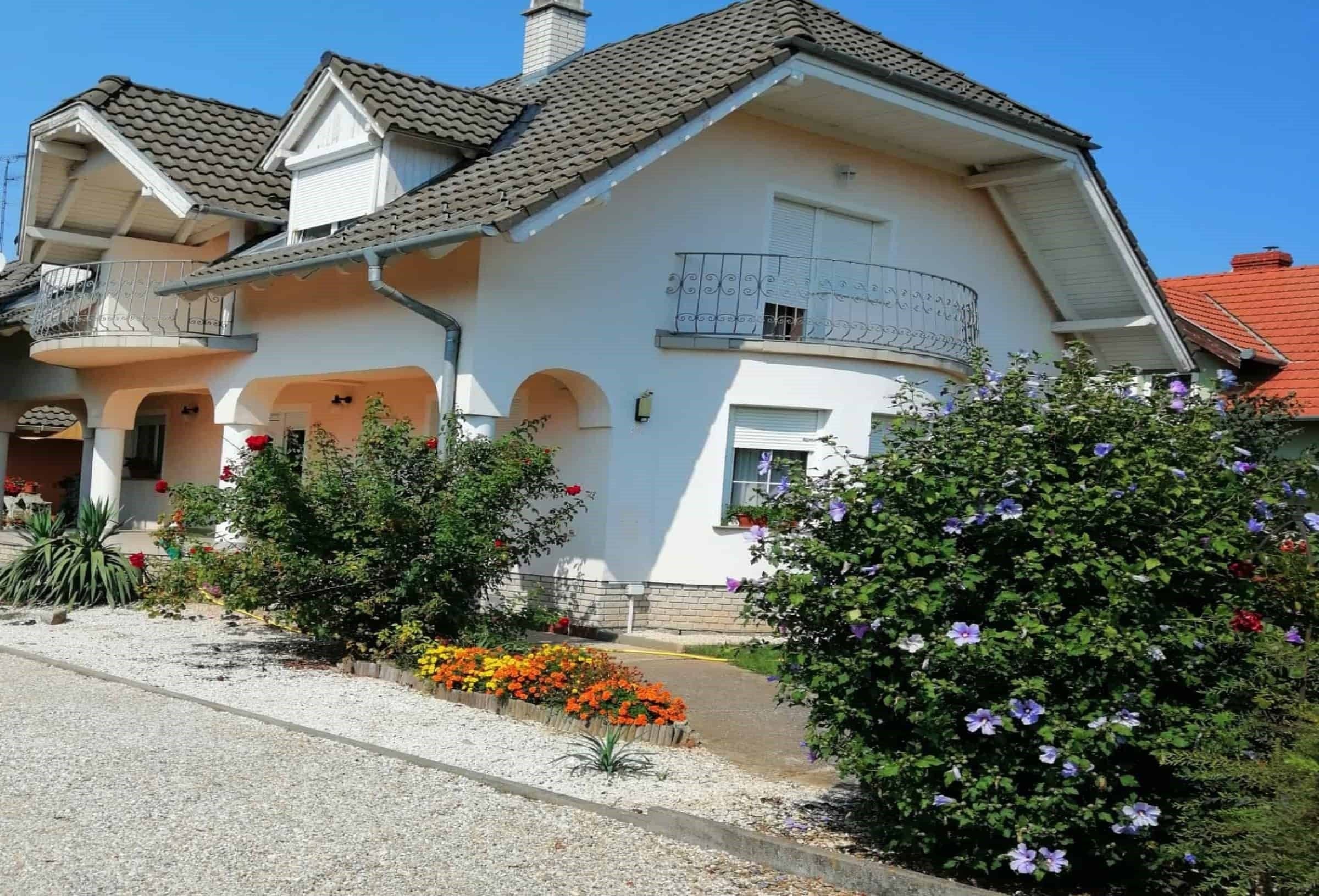 Mehrfamilienhaus zum Kauf provisionsfrei 440.000 € 9 Zimmer 255 m²<br/>Wohnfläche 800 m²<br/>Grundstück ab sofort<br/>Verfügbarkeit Bük 9737