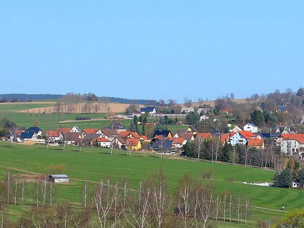 Wohnung zur Miete 330 € 2 Zimmer 55,5 m² Geschoss 2/3 frei ab 01.05.2026 Schönfeld Thermalbad Wiesenbad 09488