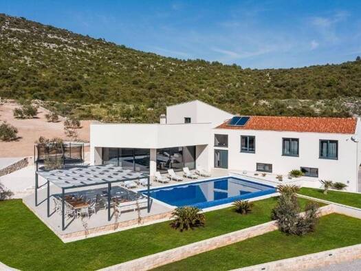 Villa zum Kauf - Erstbezug 1.600.000 € 5 Zimmer 310 m² Marina 21222