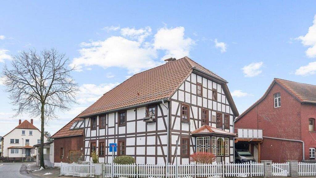 Haus zum Kauf provisionsfrei 700.000 € 12 Zimmer 464 m² 1.050 m² Grundstück Kirchohsen Emmerthal 31860