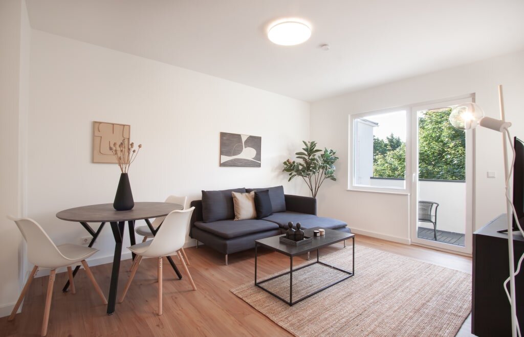 Wohnung zur Miete Wohnen auf Zeit 2.000 € 3 Zimmer 90 m²<br/>Wohnfläche 17.01.2025<br/>Verfügbarkeit Eckampstraße Rath Düsseldorf 40472