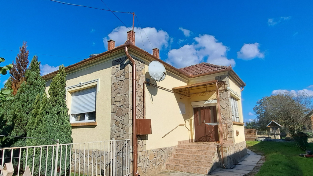 Einfamilienhaus zum Kauf 92.900 € 3 Zimmer 88 m² 2.712 m² Grundstück frei ab sofort Balatonmagyarod