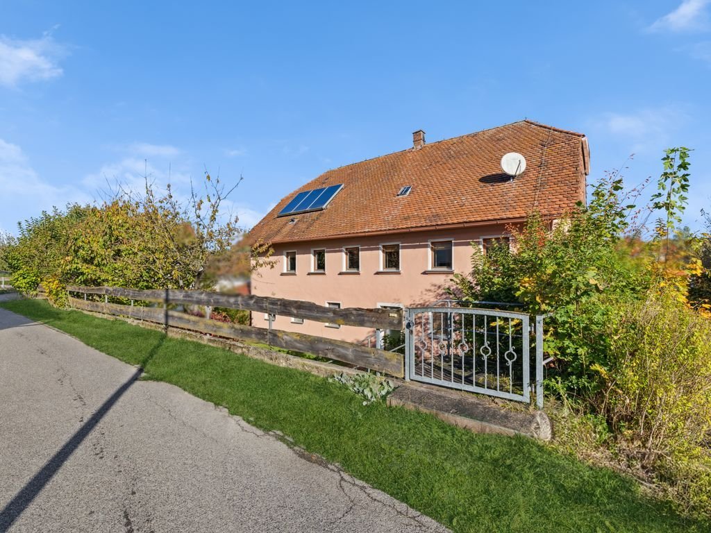 Einfamilienhaus zum Kauf 295.000 € 8 Zimmer 208,5 m²<br/>Wohnfläche 665 m²<br/>Grundstück Lauterhofen Lauterhofen 92283