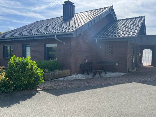 Einfamilienhaus zum Kauf provisionsfrei 370.000 € 5 Zimmer 160 m² 680 m² Grundstück frei ab 01.01.2027 Neuenheerse Bad Driburg 33014
