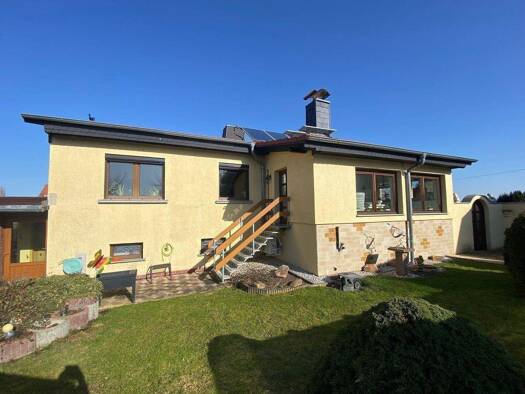 Einfamilienhaus zum Kauf 290.000 € 5 Zimmer 143 m² 990 m² Grundstück frei ab sofort Saara Nobitz 04603