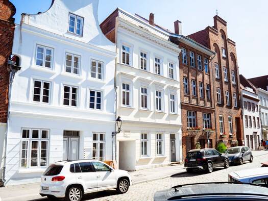 Mehrfamilienhaus zum Kauf als Kapitalanlage geeignet 479.000 € 10 Zimmer 241 m² 98 m² Grundstück Innenstadt Innenstadt 23552