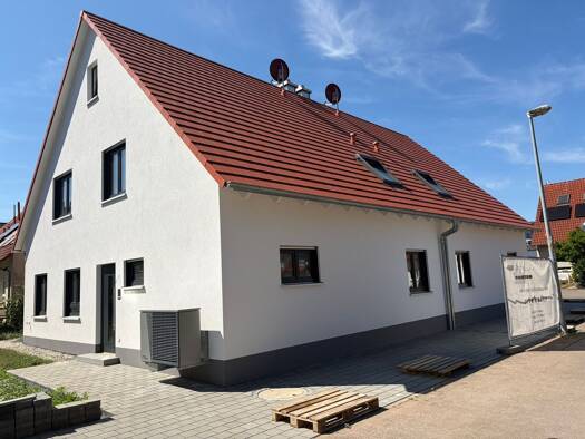 Doppelhaushälfte zum Kauf - Erstbezug provisionsfrei als Kapitalanlage geeignet 759.990 € 5 Zimmer 136 m² 251 m² Grundstück Akazienweg 26 Baiersdorf 91083