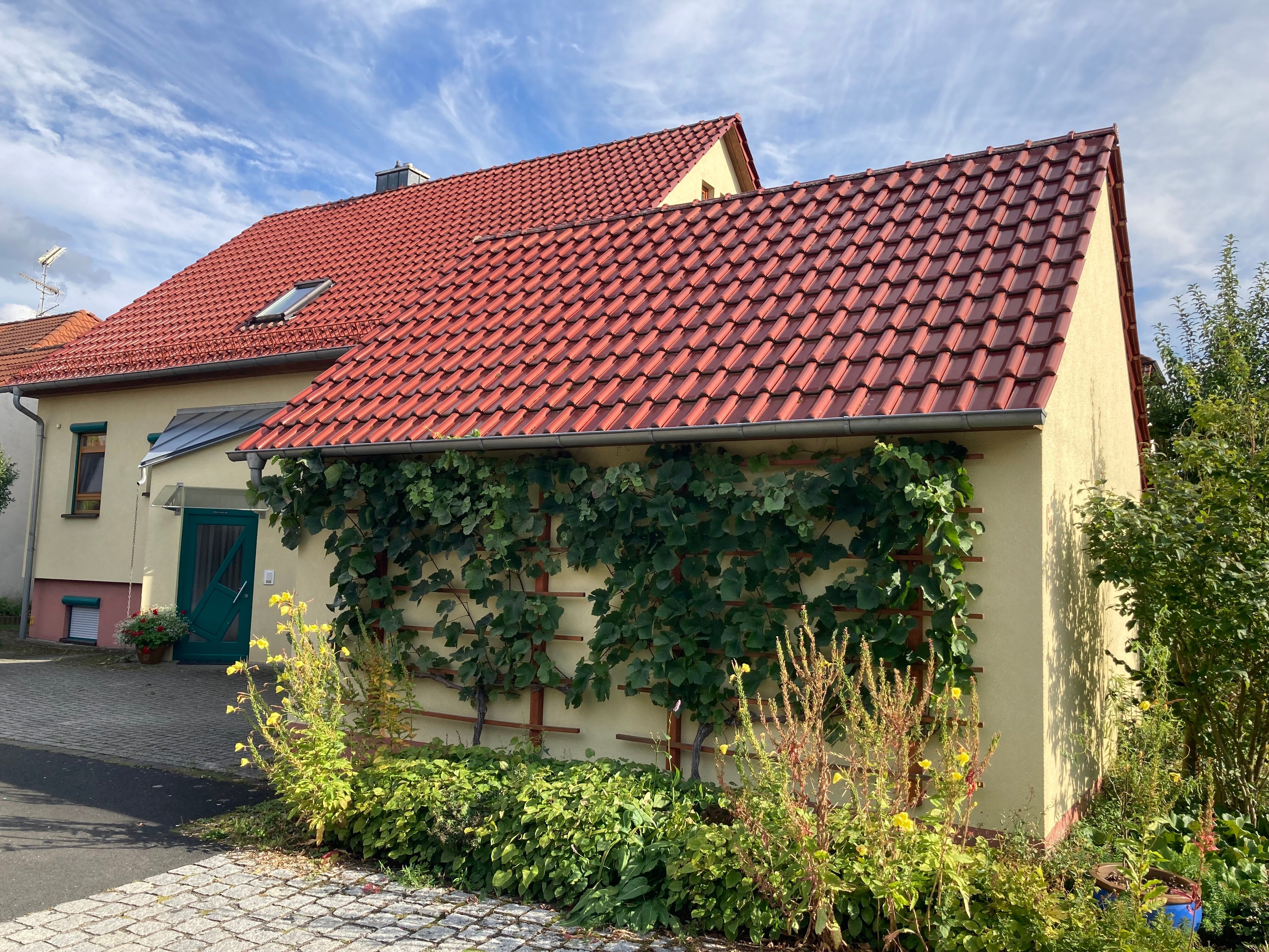 Einfamilienhaus zum Kauf provisionsfrei 640.000 € 8 Zimmer 157 m²<br/>Wohnfläche 532 m²<br/>Grundstück Rödelsee Rödelsee 97348