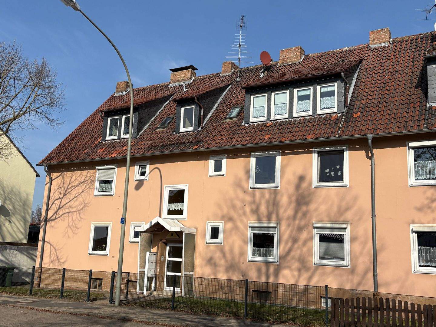 Immobilie in Helmstedt - Schnuckelige 2-Zimmer-Dachgeschoss-Wohnung mit Gartenanteil - Bild 3