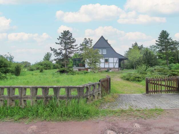 Einfamilienhaus zum Kauf 235.000 € 4 Zimmer 144 m² 3.555 m² Grundstück Frohe Zukunft Nord 06118