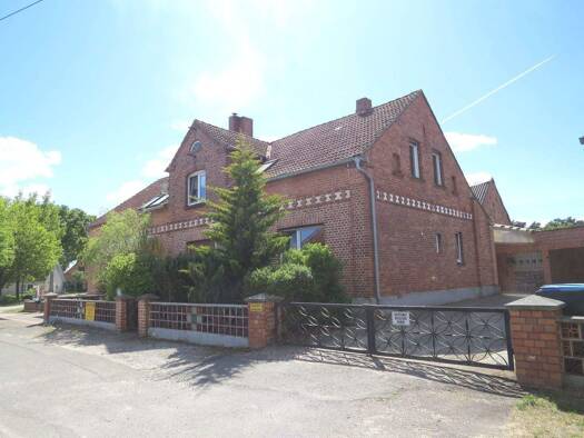 Mehrfamilienhaus zum Kauf 186.000 € 10 Zimmer 275 m² 2.210 m² Grundstück frei ab sofort Schmölener Str. 4 Polz Dömitz 19303