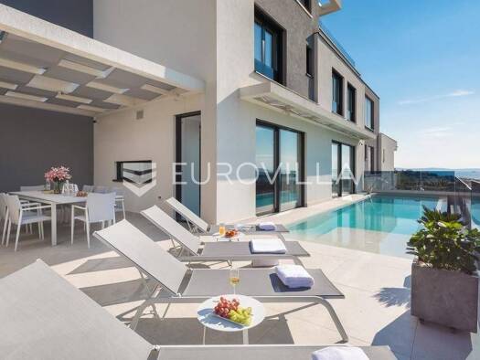 Haus zur Miete 7.500 € 4 Zimmer 320 m² Strozanac Podstrana