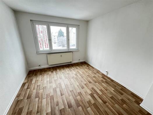 Wohnung zur Miete 325 € 4 Zimmer 68 m² 1. Geschoss Straße der Stahlwerker 33 Crossen Crossen an der Elster 07613