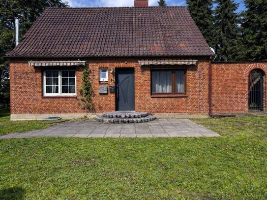 Einfamilienhaus zum Kauf provisionsfrei 199.000 € 7 Zimmer 110 m² 530 m² Grundstück Bäk 23909