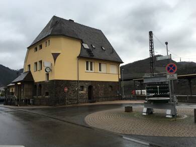 Haus zum Kauf 490.000 € 8 Zimmer 106 m² 1.041 m² Grundstück Karden Treis-Karden 56253