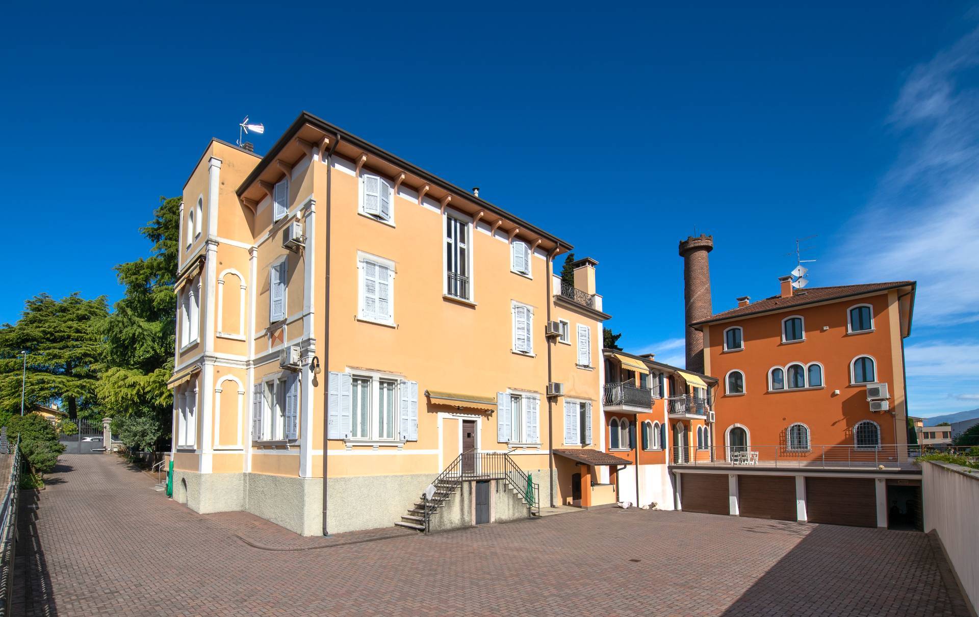 Villa zum Kauf 30 Zimmer 1.736 m²<br/>Wohnfläche 1.800 m²<br/>Grundstück ab sofort<br/>Verfügbarkeit Via Trento Castelnuovo del Garda 37014