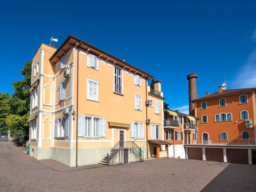 Villa zum Kauf 30 Zimmer 1.736 m² 1.800 m² Grundstück frei ab sofort Via Trento Castelnuovo del Garda 37014