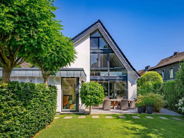 Einfamilienhaus zum Kauf 2.190.000 € 7,5 Zimmer 192 m² 680 m² Grundstück Nienstedten Hamburg 22609