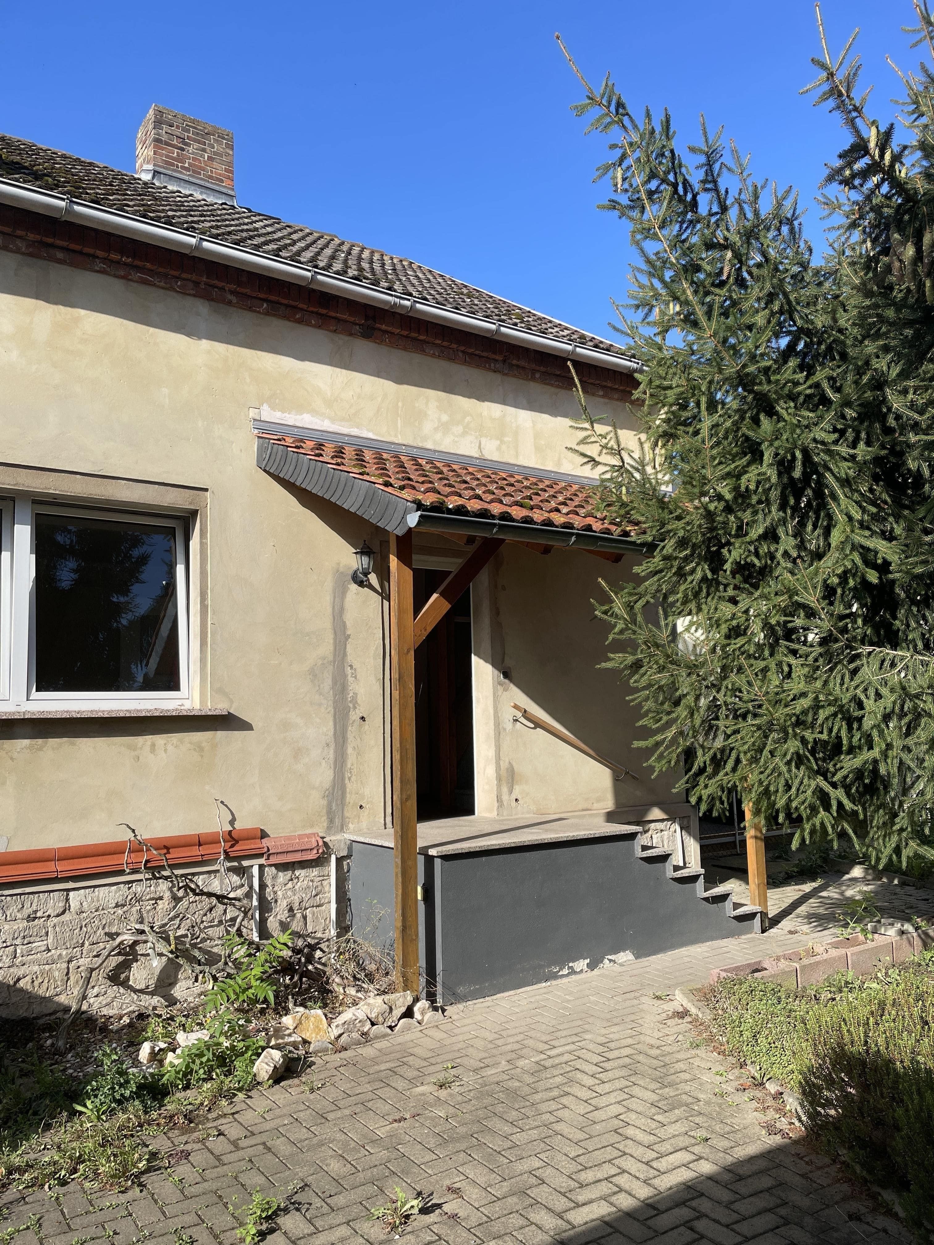 Einfamilienhaus zum Kauf 98.500 € 7 Zimmer 126 m²<br/>Wohnfläche 435 m²<br/>Grundstück Bernburg Bernburg 06406