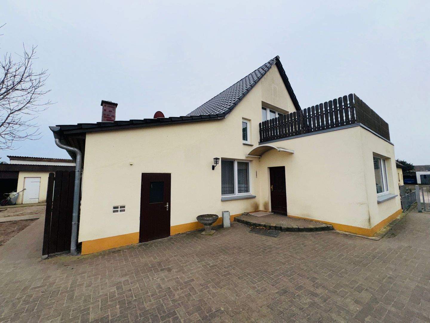 Immobilie in Banzkow - Arbeiten in Schwerin, Wohnen im Grünen: Vielseitiges Landhaus mit 1.626 m² Grund in Banzkow - Bild 1