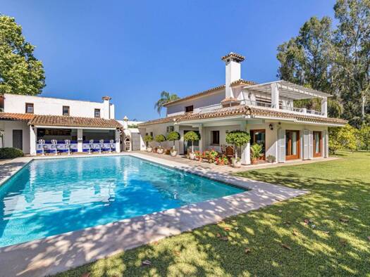 Chalet zum Kauf 2.400.000 € 5 Zimmer 503 m² 1.983 m² Grundstück Estepona 29680