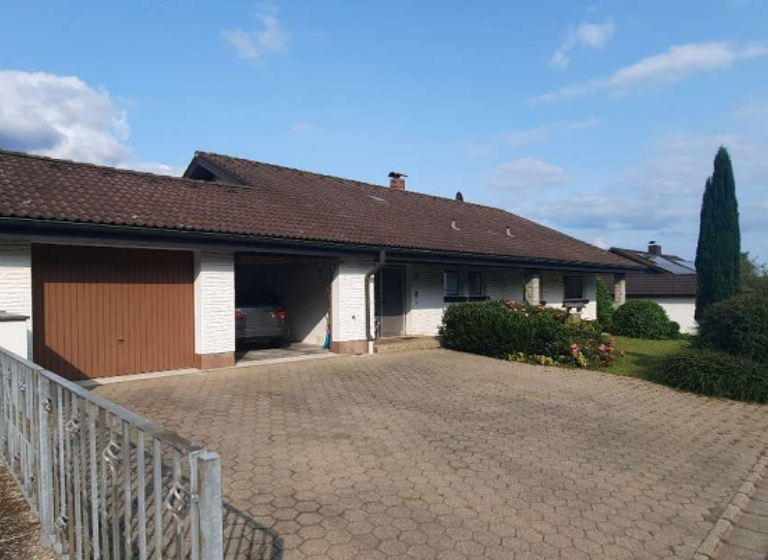 Mehrfamilienhaus zum Kauf 315.000 € 9 Zimmer 250,5 m²<br/>Wohnfläche 1.232 m²<br/>Grundstück Untersteinach Untersteinach b Kulmbach 95369