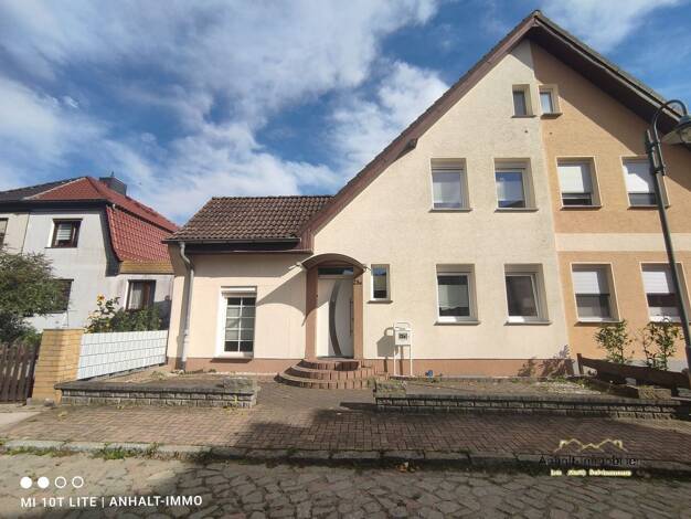 Doppelhaushälfte zum Kauf 300.000 € 6 Zimmer 140 m² 689 m² Grundstück frei ab 01.08.2026 August-Bebel-Str. 23a Zscherndorf Sandersdorf-Brehna 06792