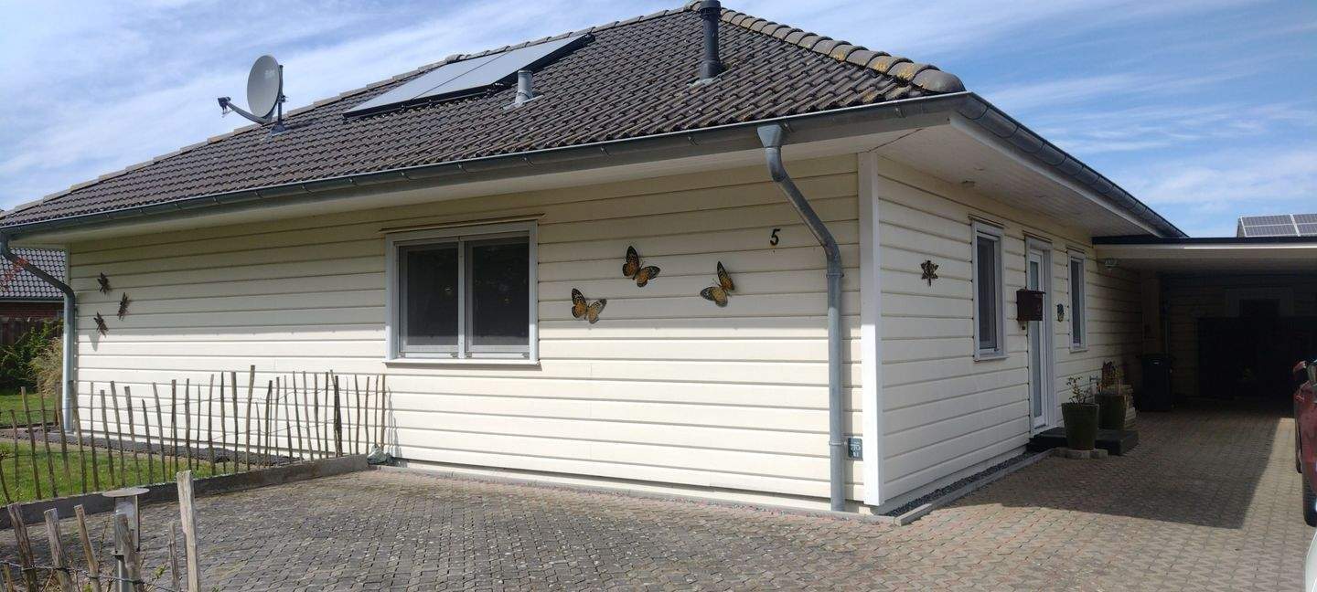 Immobilie in Stedesand - "Provisionsfrei" Traumhaft schöner großzügiger Bungalow mit märchenhaftem Garten Bj. 2011 und vielseitig nutzbarem ca. 55 m² Nebengebäude - Bild 0