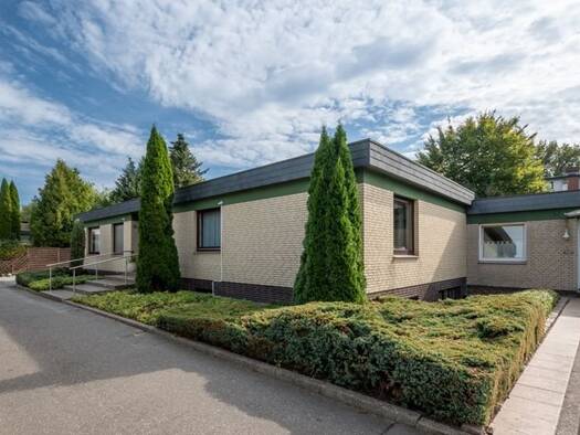 Bungalow zum Kauf 599.000 € 10 Zimmer 191,2 m² 727 m² Grundstück Pinneberg 25421