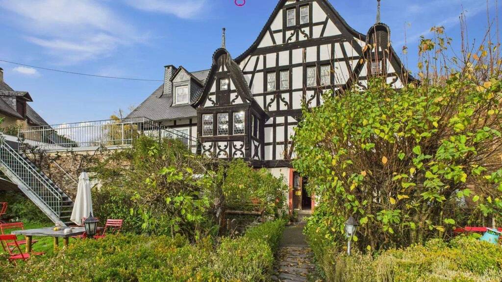 Mehrfamilienhaus zum Kauf als Kapitalanlage geeignet 795.000 € 9 Zimmer 331 m² 2.070 m² Grundstück Kröv 54536