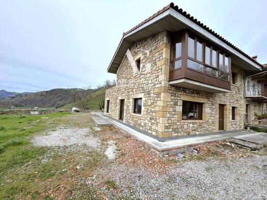 Villa zum Kauf 335.000 € 1 Zimmer 231 m² Villacarriedo 17 Villacarriedo 39640