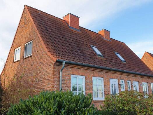 Doppelhaushälfte zum Kauf 229.000 € 3 Zimmer 61 m² 356 m² Grundstück Eckernförde 24340