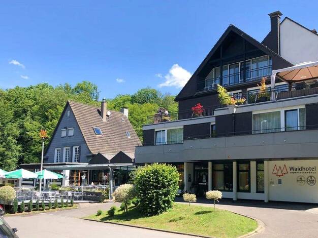 Hotel zur Miete provisionsfrei 6.000 € 30 Zimmer Pfaffenberg 1 Pfaffenberg Wiehl 51674