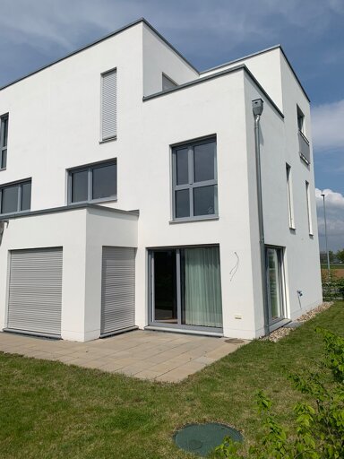 Doppelhaushälfte zur Miete 1.900 € 6 Zimmer 150 m² 240 m² Grundstück frei ab 01.03.2025 Neutraubling 93073