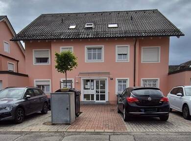 Wohnung zur Miete 770 € 3 Zimmer 73 m² Geschoss EG/2 frei ab 01.10.2025 Planungsbezirk 132 Straubing 94315