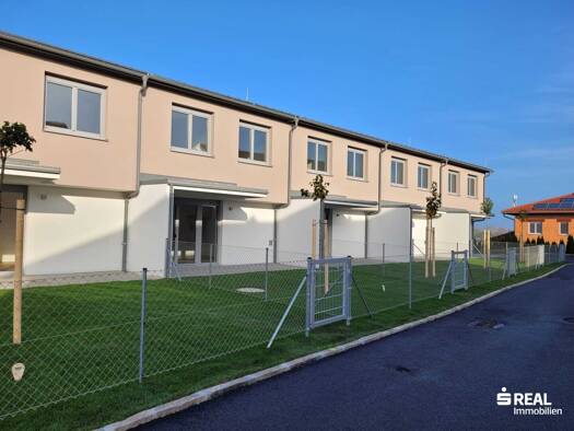 Reihenmittelhaus zur Miete - Erstbezug 1.156 € 4 Zimmer 106,5 m² 241,7 m² Grundstück Wendling 4741