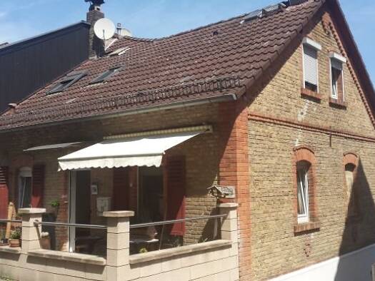 Doppelhaushälfte zur Miete 1.400 € 4 Zimmer 105 m² 250 m² Grundstück frei ab 01.05.2026 Taunusstraße 16 Vockenhausen Eppstein 65817