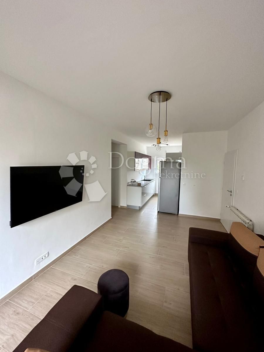 Wohnung zur Miete 750 € 4 Zimmer 134 m²<br/>Wohnfläche Brodarice 22000