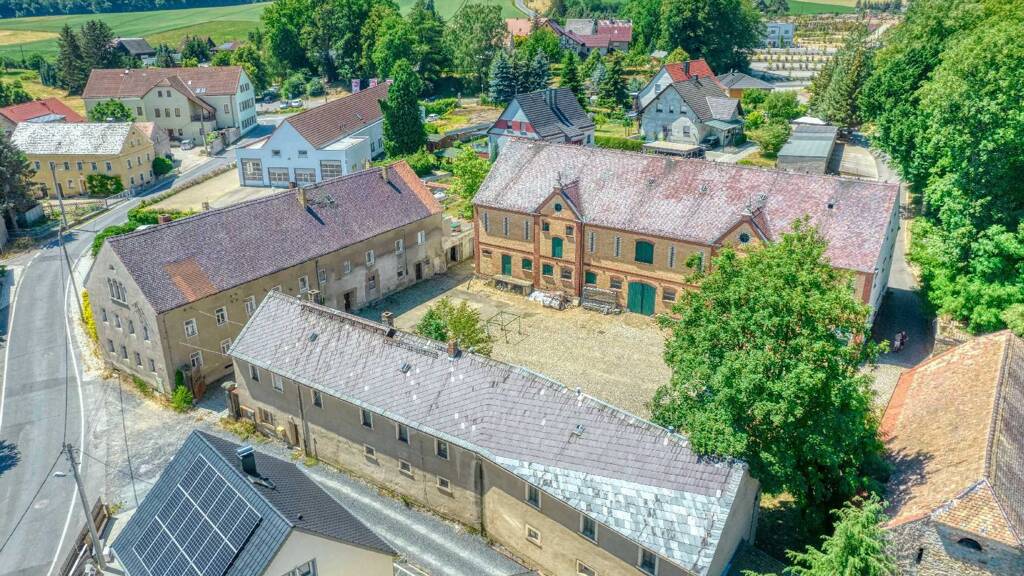 Mehrfamilienhaus zum Kauf 85.000 € 15 Zimmer 320 m² 800 m² Grundstück Prietitz Elstra - Prietitz 01920