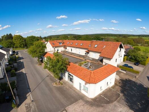 Mehrfamilienhaus zum Kauf 1.089.000 € 8 Zimmer 493,3 m² 976 m² Grundstück Usingen 61250