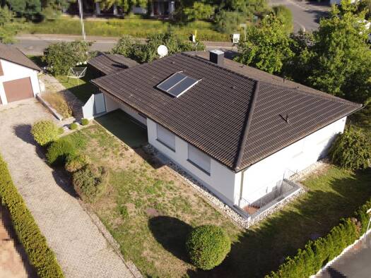 Bungalow zum Kauf 860.000 € 4 Zimmer 127 m² 867 m² Grundstück frei ab sofort Niederndorf Herzogenaurach 91074