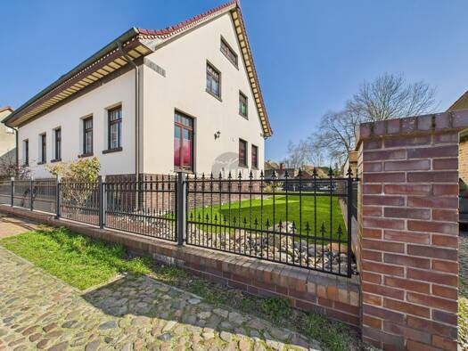 Einfamilienhaus zum Kauf 699.000 € 9 Zimmer 352,8 m² 972 m² Grundstück Kremmen Kremmen 16766