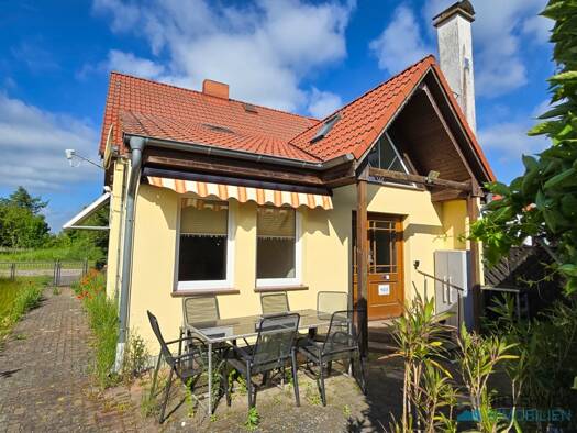 Doppelhaushälfte zum Kauf 99.000 € 3 Zimmer 115 m² 941 m² Grundstück Altentreptow 17087