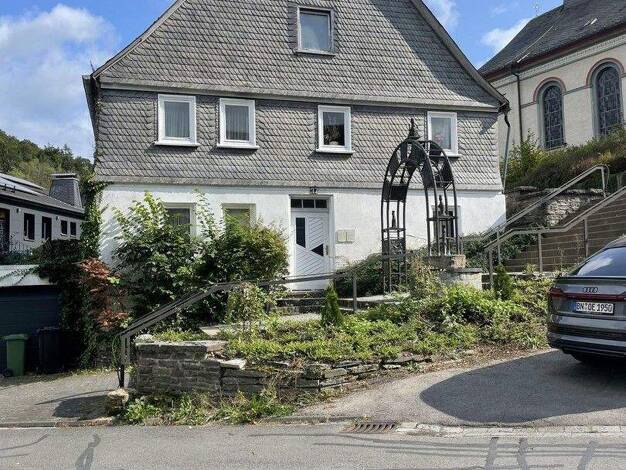 Mehrfamilienhaus zum Kauf provisionsfrei 59.000 € 12 Zimmer 300 m² 195 m² Grundstück Kastanienweg 17 Oedingen Lennestadt 57368