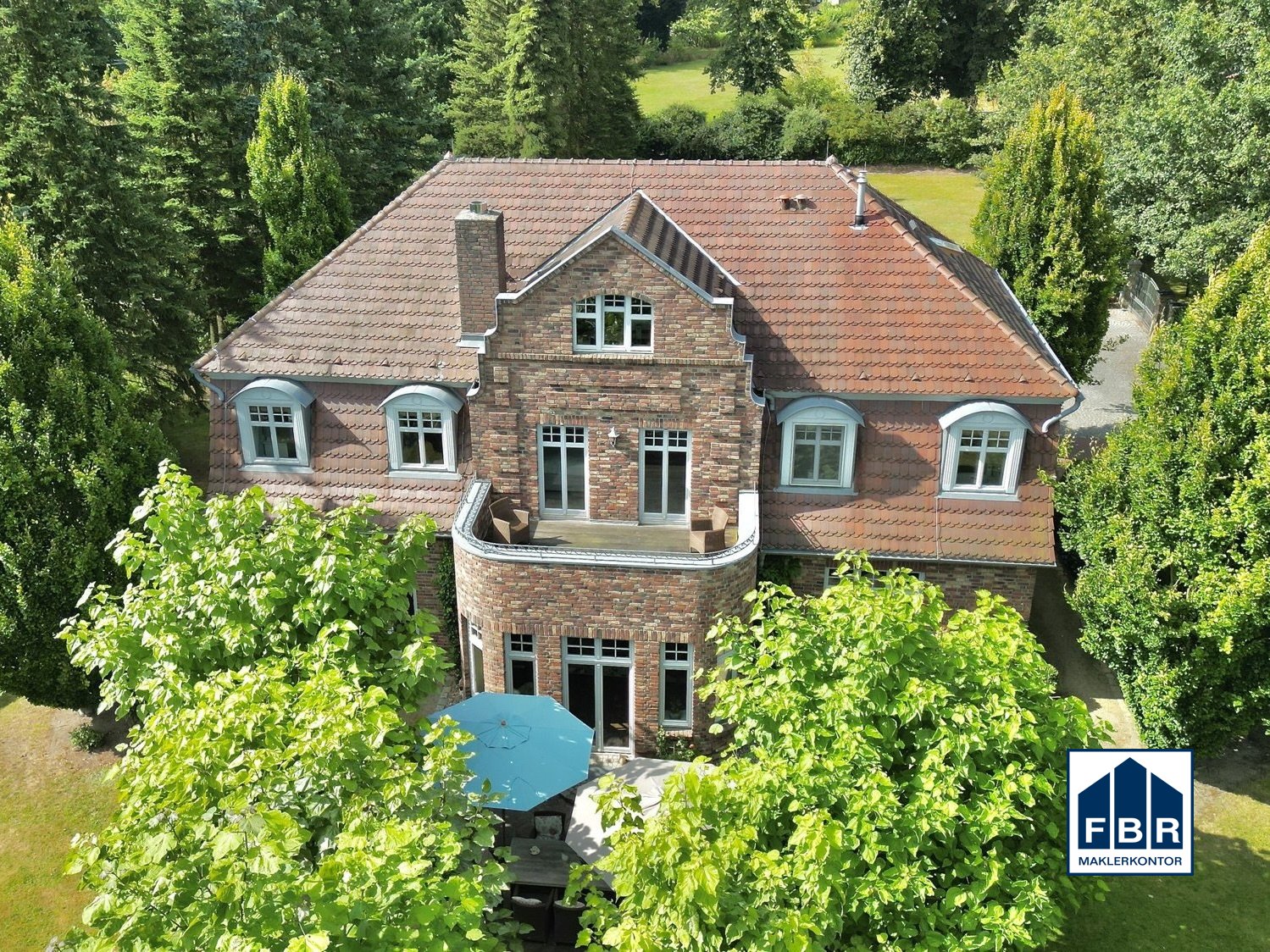 Einfamilienhaus zum Kauf 1.080.000 € 7 Zimmer 300,7 m²<br/>Wohnfläche 8.437 m²<br/>Grundstück Neustadt-Glewe Neustadt-Glewe 19306