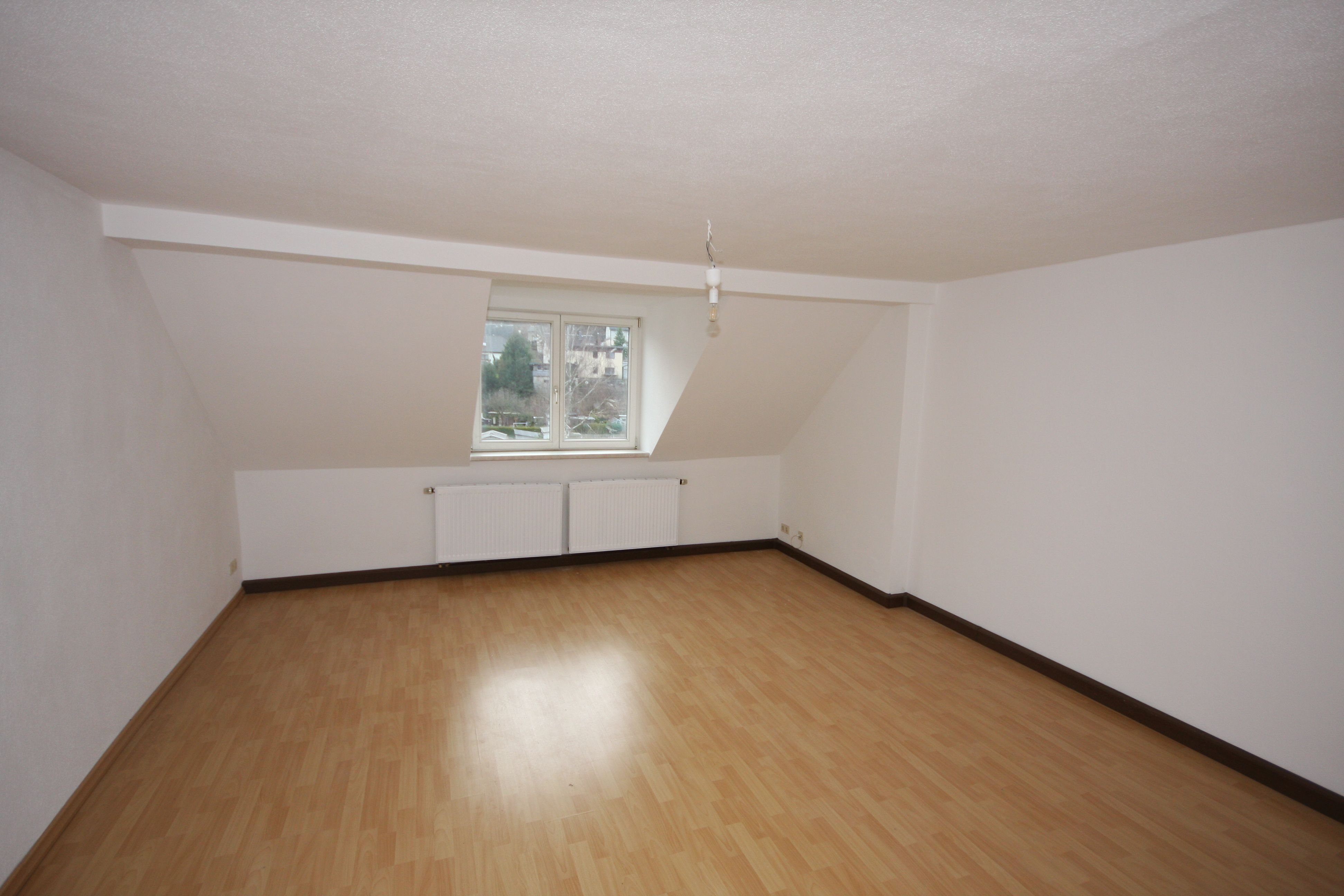 Wohnung zur Miete 460 € 4 Zimmer 92 m²<br/>Wohnfläche 3.<br/>Geschoss Wettinerstr. 56 Aue 08280