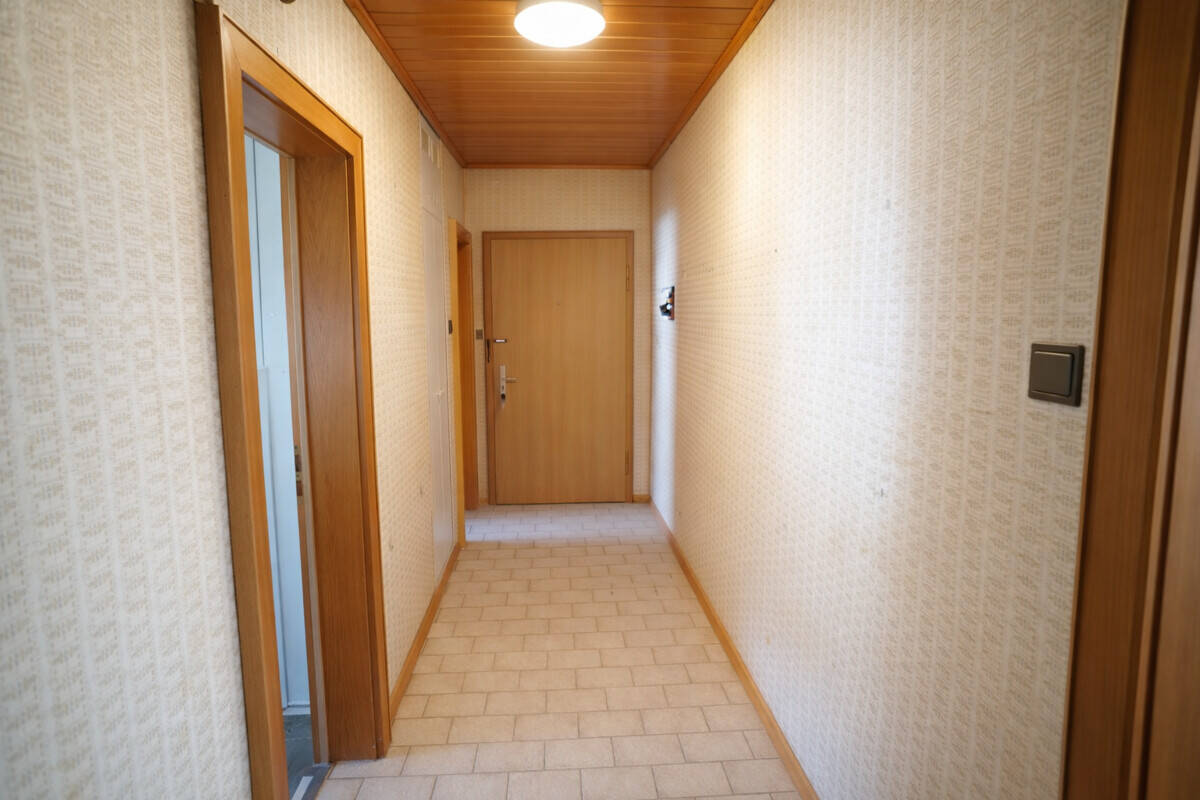 Immobilie in Neusäß - 2 Zimmerwohnung + Balkon in Neusäß - sanieren und profitieren! - Bild 3